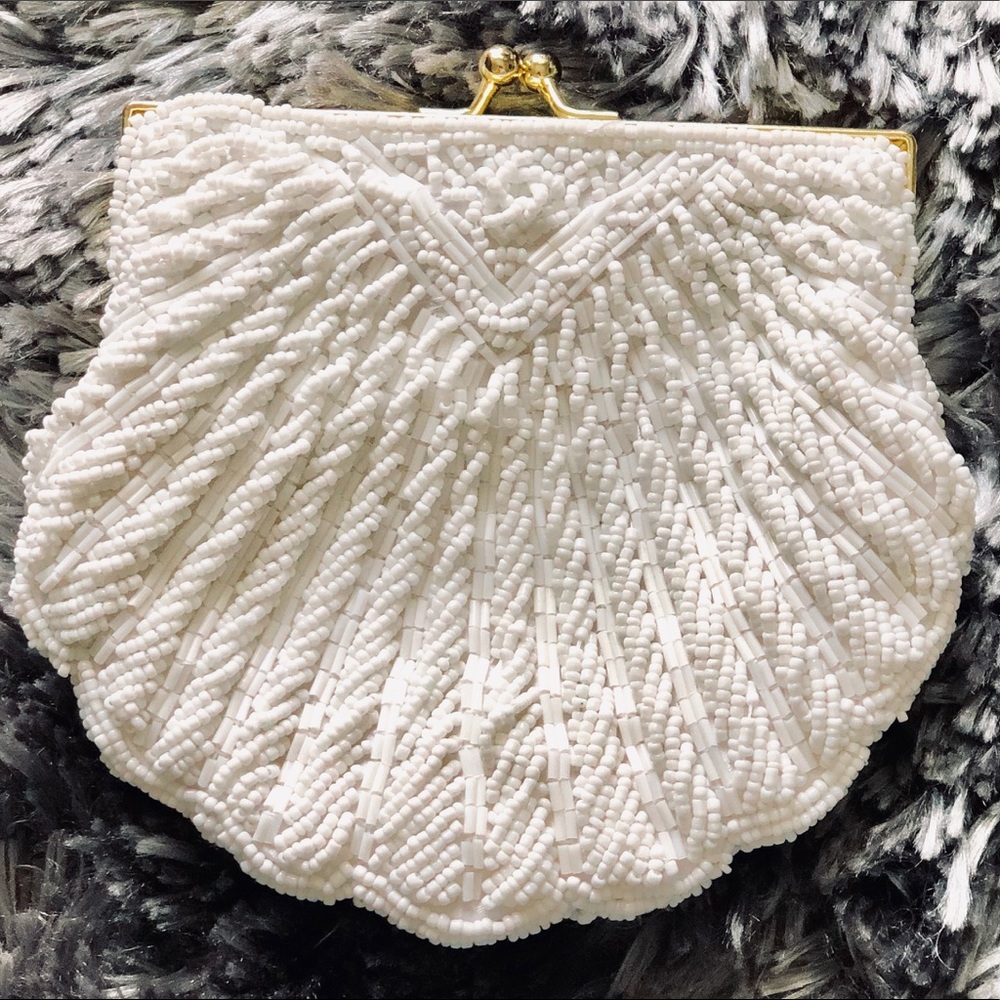 Shell shaped beaded clutch - Picture 2 of 4